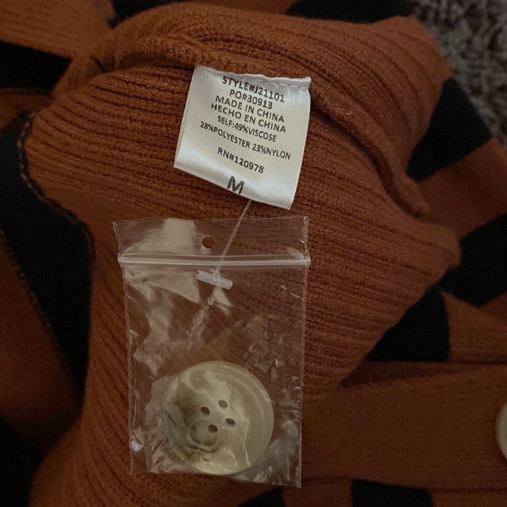 Cardigan - Picture 5 of 6